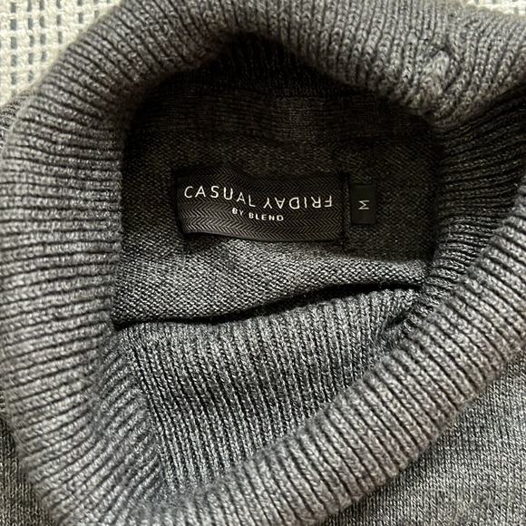 CASUAL FRIDAYS TURTLENECK - Picture 3 of 4